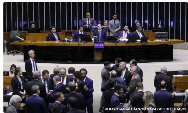 Câmara aprova texto-base do projeto de lei antifacção