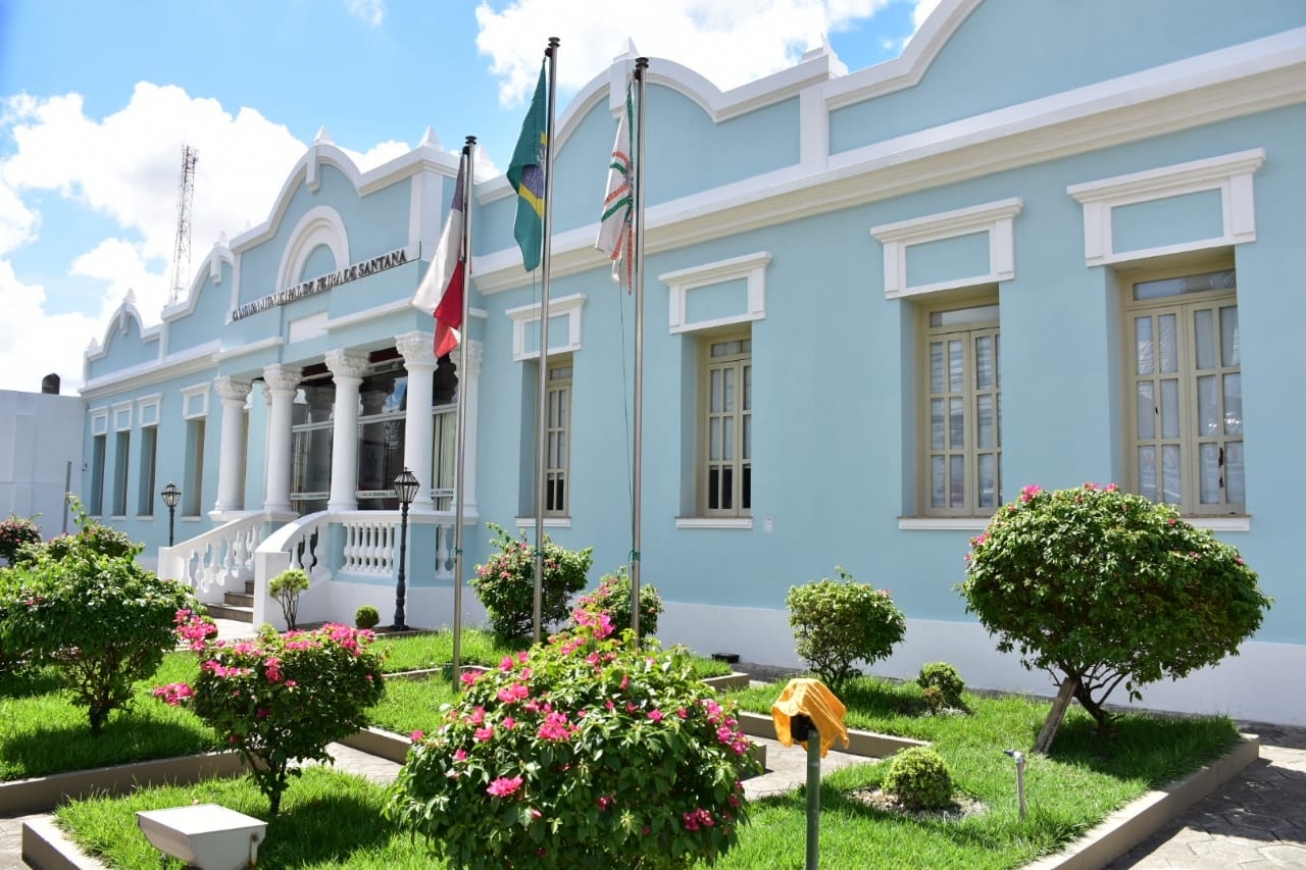 Câmara Municipal de Feira de Santana investiga altos salários de servidores 