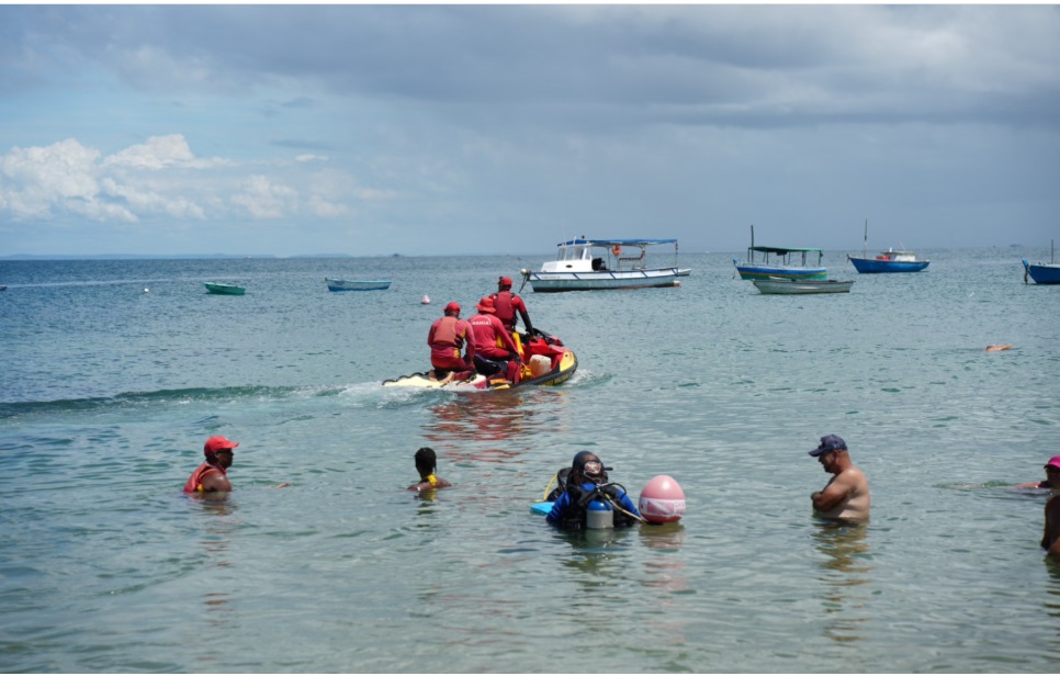 Carnaval: Batalhão Marítimo dos Bombeiros alerta para riscos da combinação bebida e mar