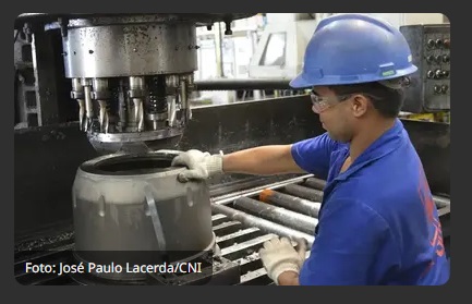 Confiança do empresário industrial sobe em 21 setores, mas cenário de pessimismo ainda prevalece, aponta CNI