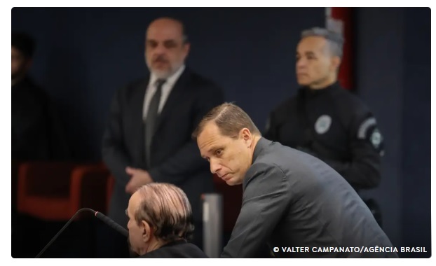 Mauro Cid passa por audiência no STF e retira tornozeleira eletrônica