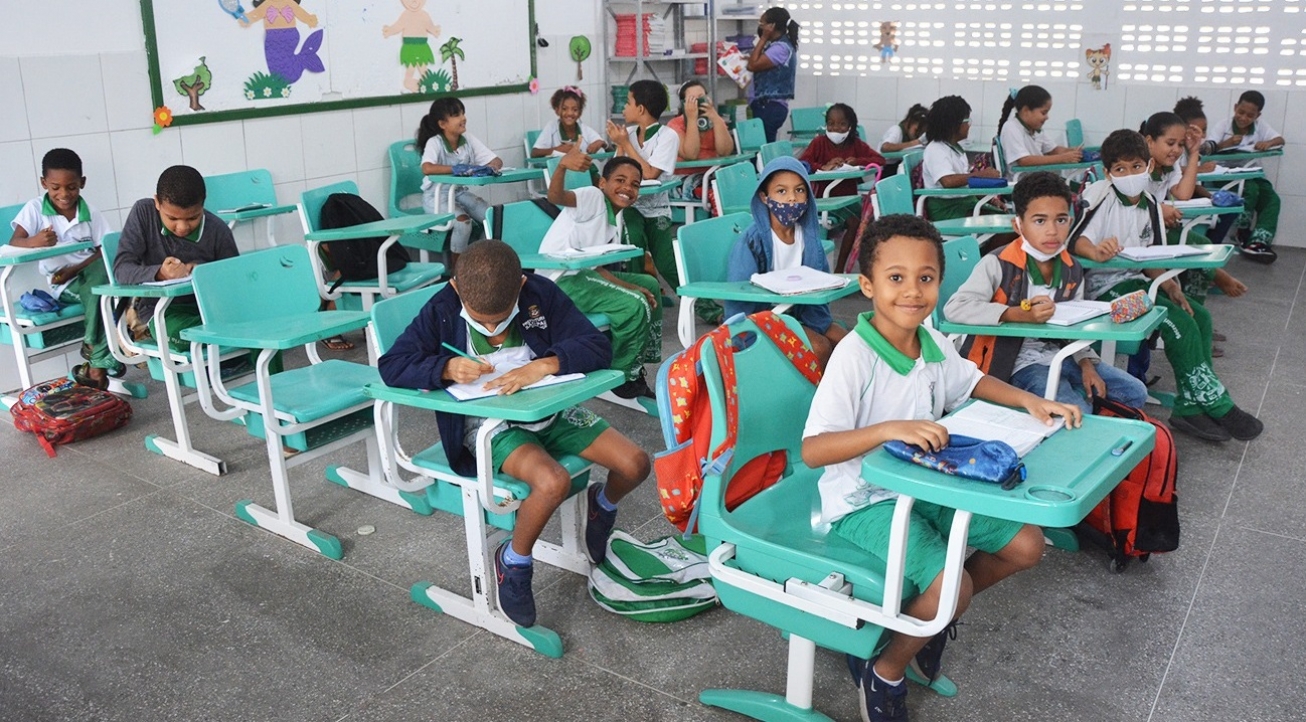 Prefeitura de Feira amplia oferta de matrículas no Viveiros com vagas do 6º ano