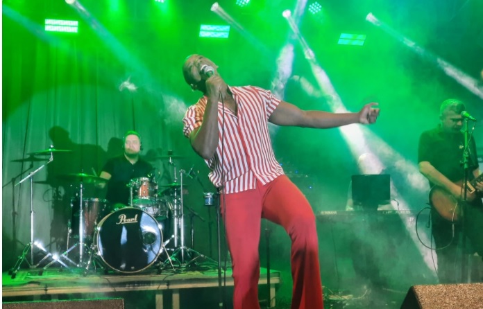 Rosana, Flashback e Elas por Elas na noite deste sábado no Natal Encantado