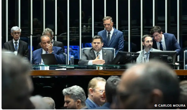 Senado aprova redução da pena de condenados pelo 8/1 e trama golpista