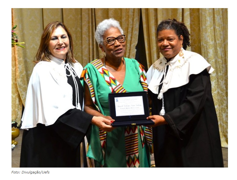 Título de Doutora Honoris Causa é concedido pela Uefs em reconhecimento à luta de liderança negra