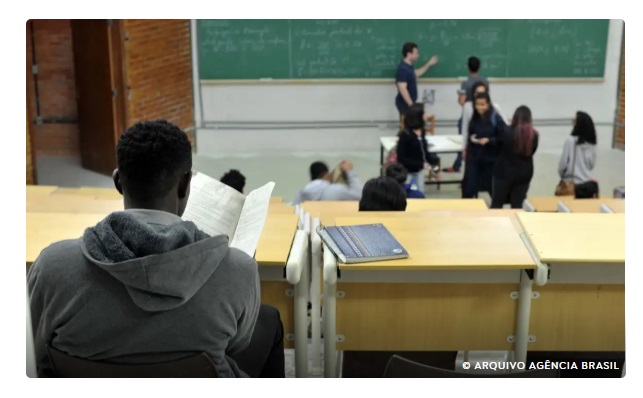 Violência e censura afetam nove em cada dez professores brasileiros